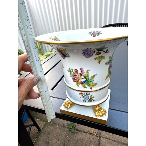 VTG Herend Queen Victoria Green Border Butterfly Claw Foot Urn Vase SZ 7.5"H - Picture 7 of 15